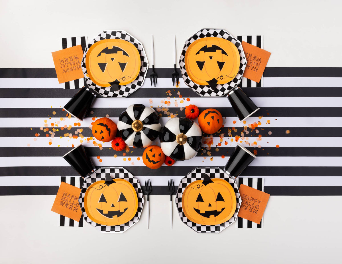 Black & White Checkerboard Dinner Plates – Set of 8