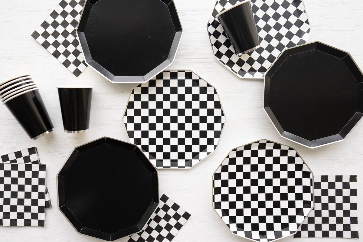 Black & White Checkerboard Dinner Plates – Set of 8