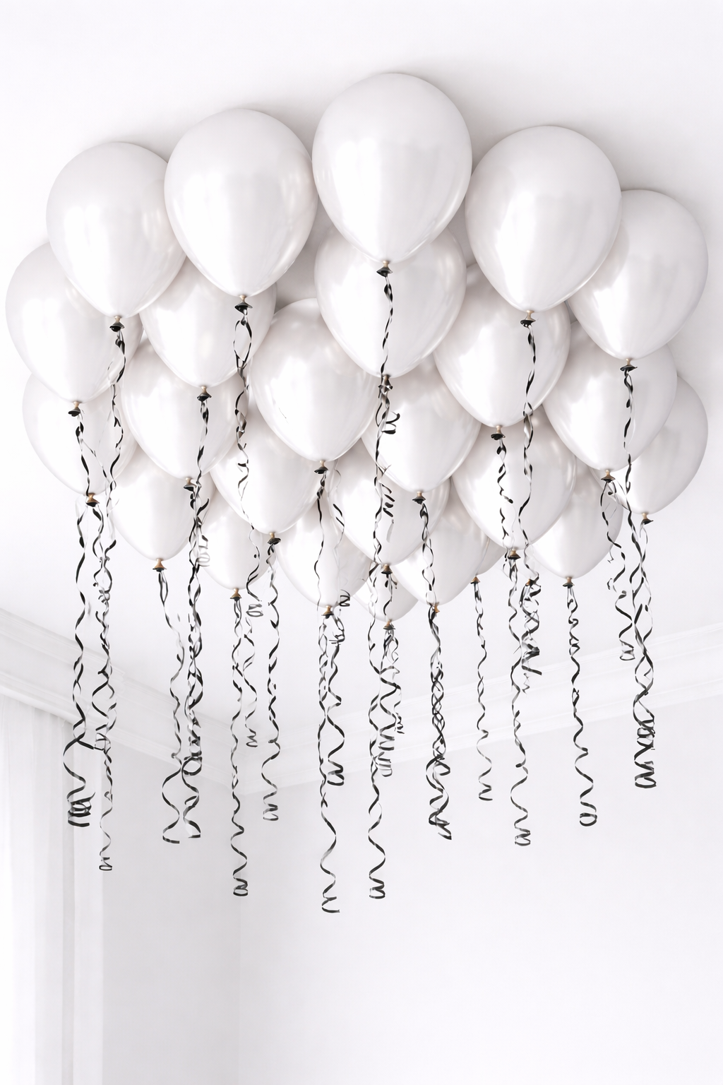 White Ceiling Sparkle - 25 Balloons