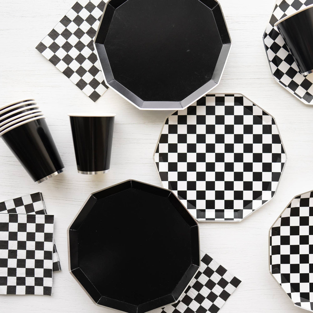 Black & White Checkerboard Dinner Plates – Set of 8